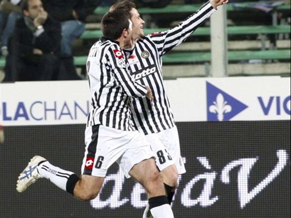 Floro Flores gol.jpg