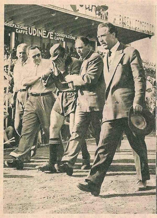 Romano esce dal campo.jpg