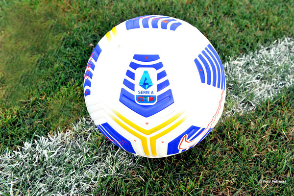 02 Pallone 2020-2021 © Foto Petrussi.jpg