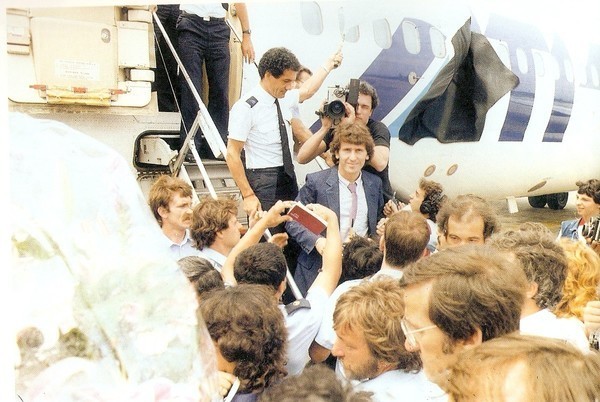 1983 Zico arriva a Udine.jpg