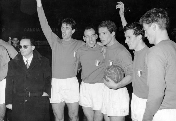 Italia_vs_Turchia_-_1962_-_Fabbri,_Maldini,_Pascutti,_Orlando,_Fogli,_Sormani.jpg