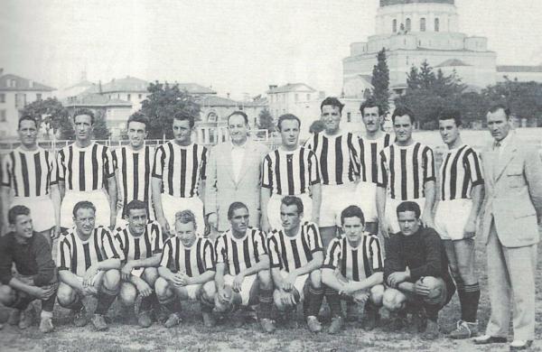 Udinese 1948 49 Boscolo terzo in piedi da scImmagine 257 12.jpg