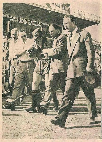 Romano esce dal campo.jpg